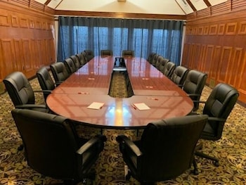 Host Inn All Suites 26/32