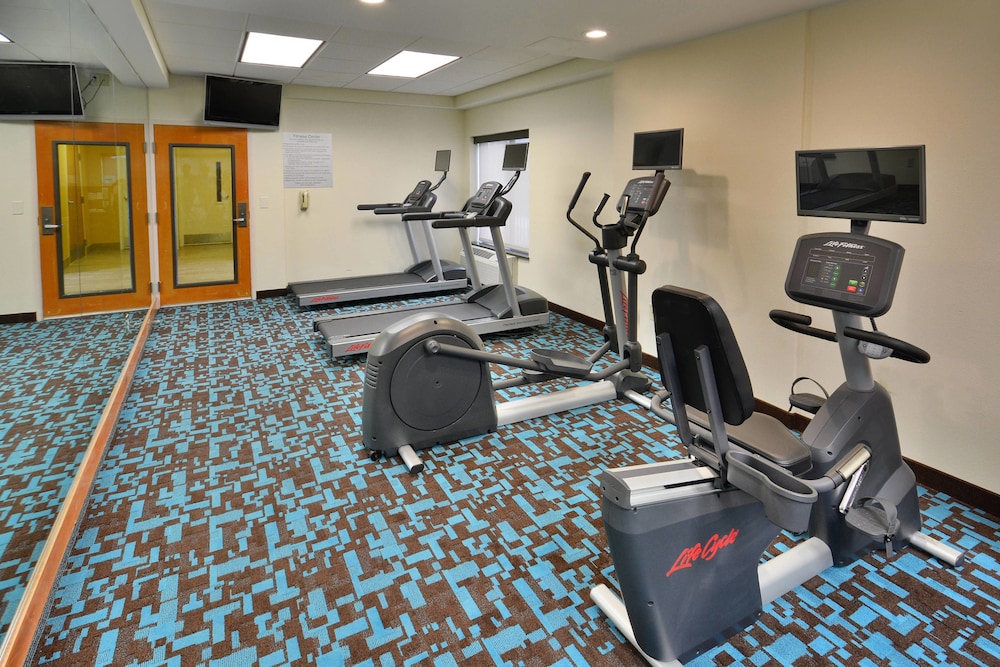 Fairfield Inn And Suites Winston Salem Hanes Mall 33/71