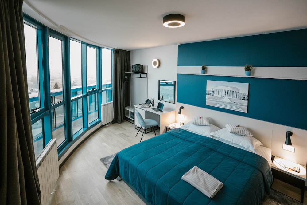 Hotel Blue 6/33