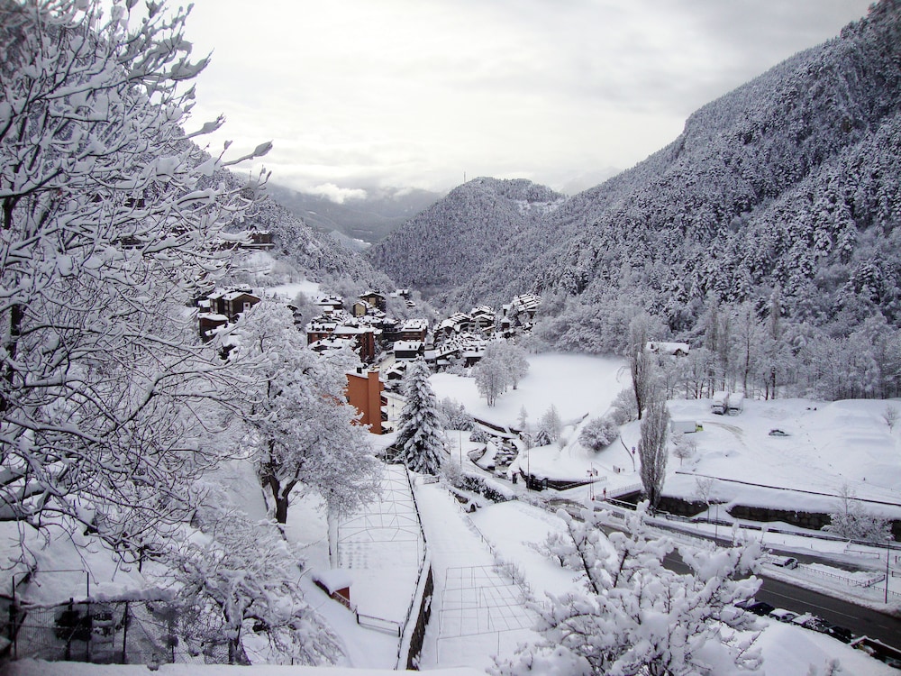 APARTAMENTOS ARINSAL 3000 50/58