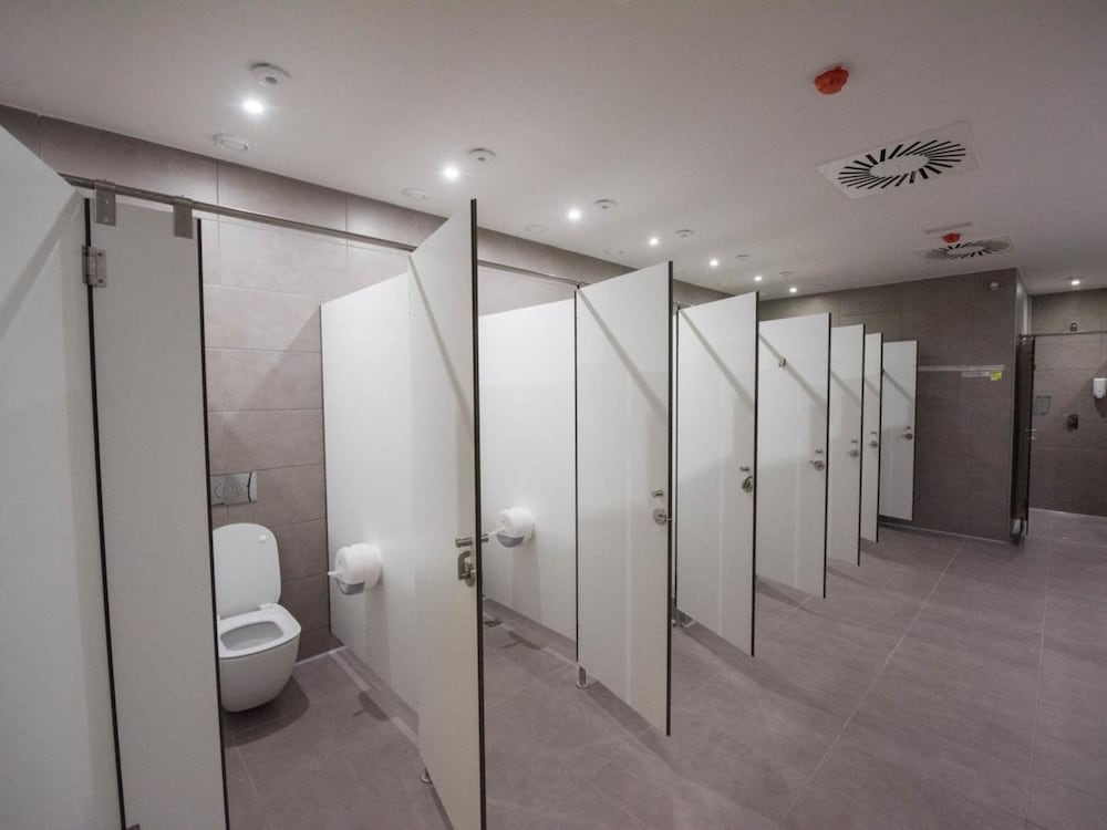 MIXED DORM, 4 BEDS, SHARED BATHROOM