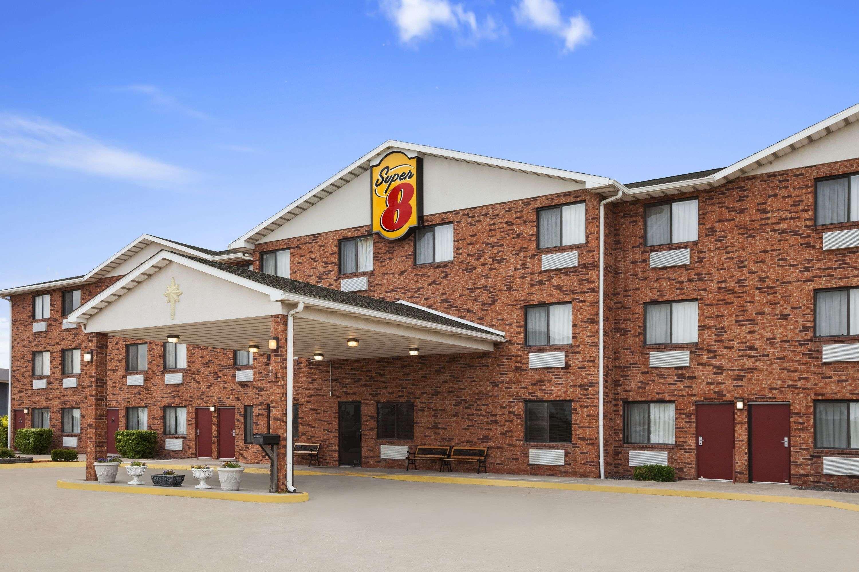 Super 8 by Wyndham Bowling Green 3/23