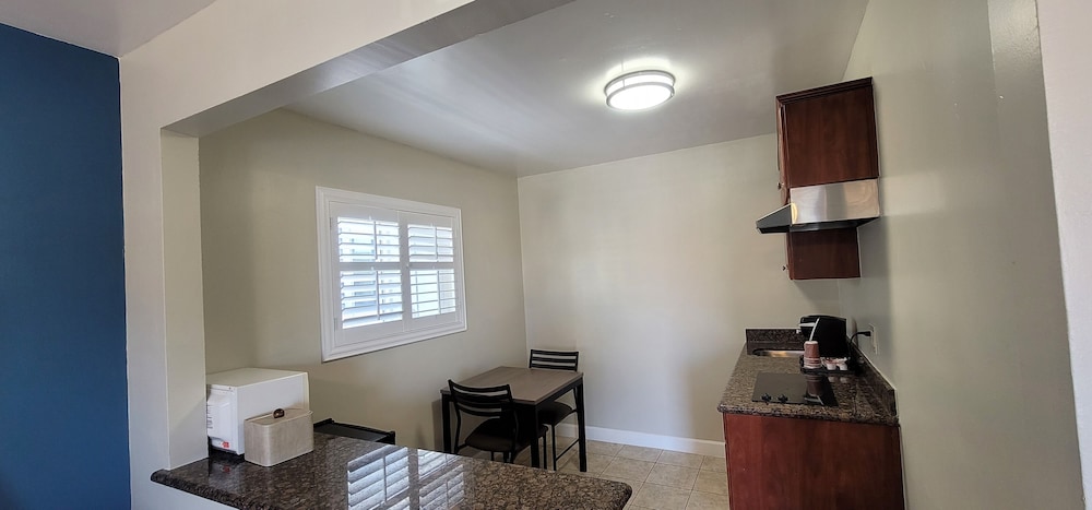 Beachwalker Inn and Suites 32/50