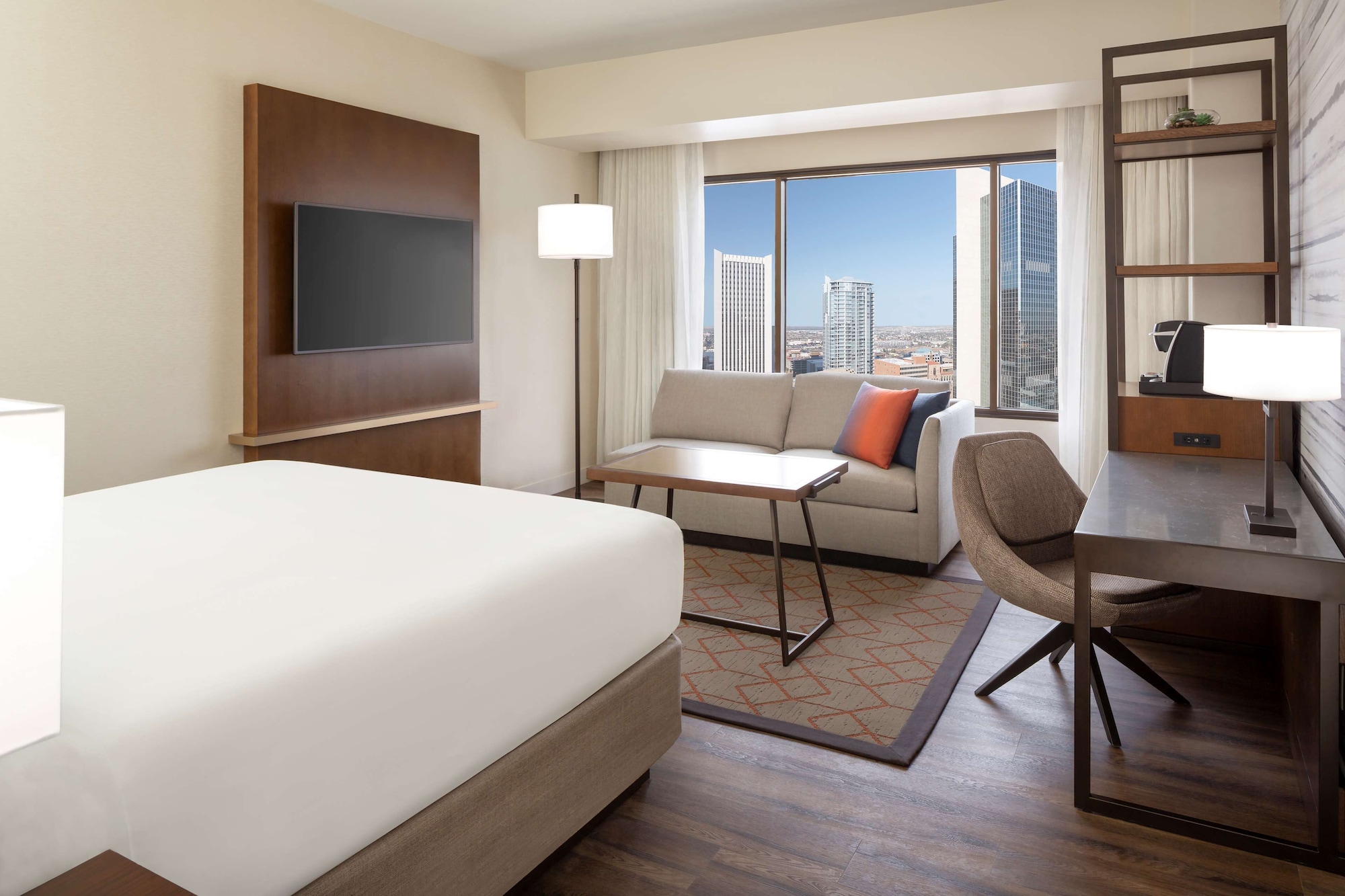 GUEST ROOM, KING BED