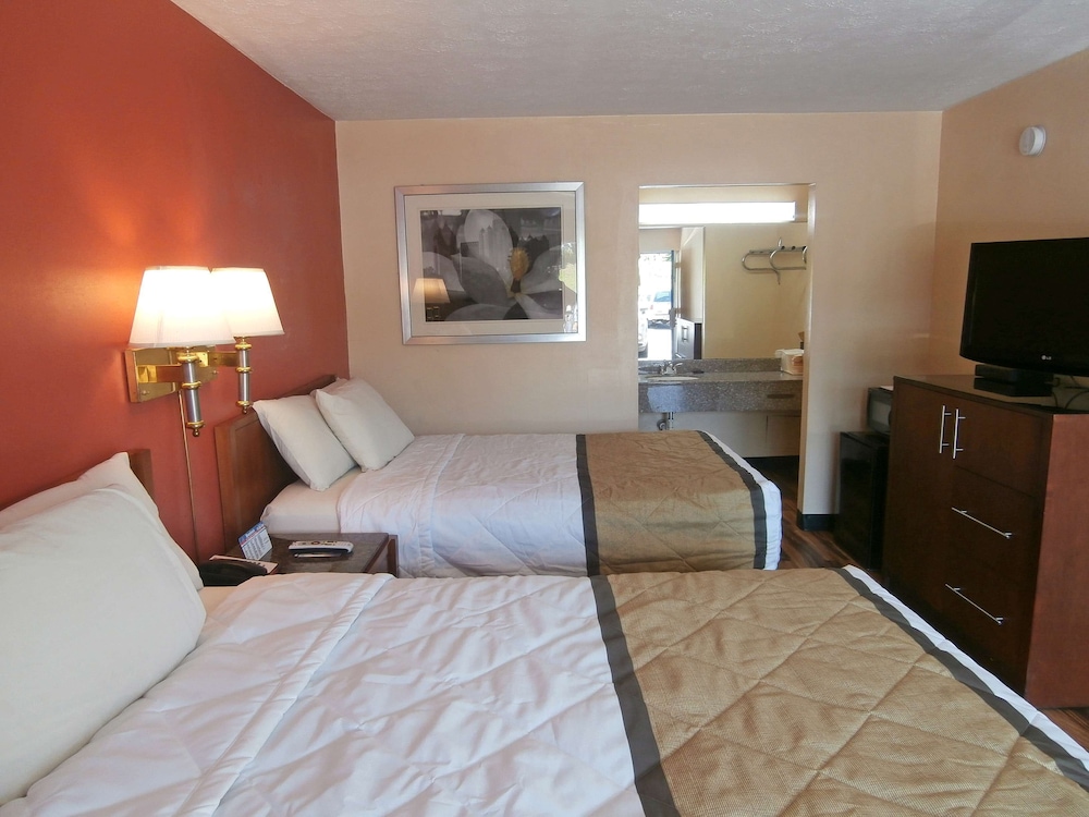 Country Hearth Inn and Suites Cartersville 20/34