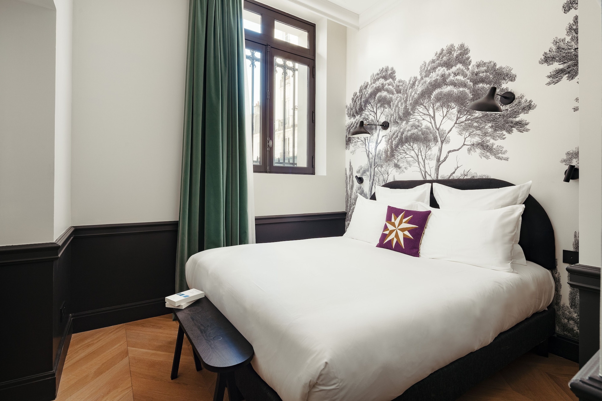 2 BEDROOMS, DELUXE, APARTMENT, PRIVATE GARDEN