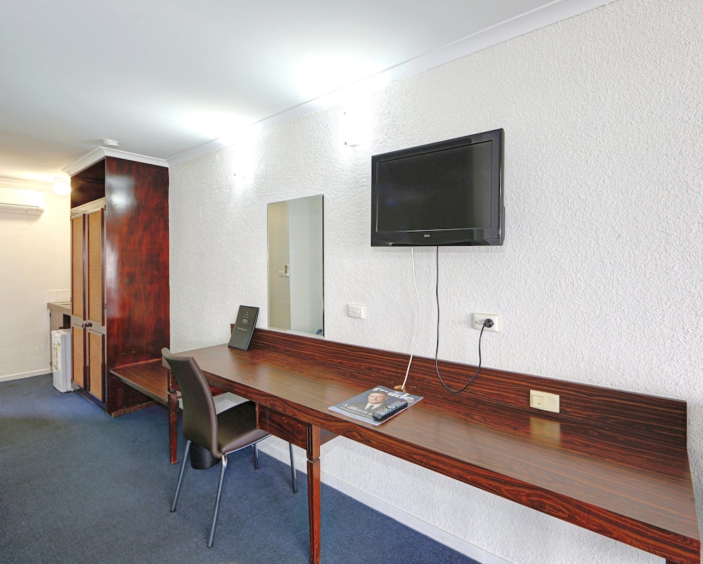 ALEXANDRA PARK MOTOR INN 45/65
