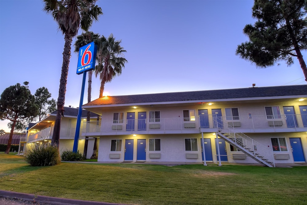 Motel6 San Diego, CA - North 8/61