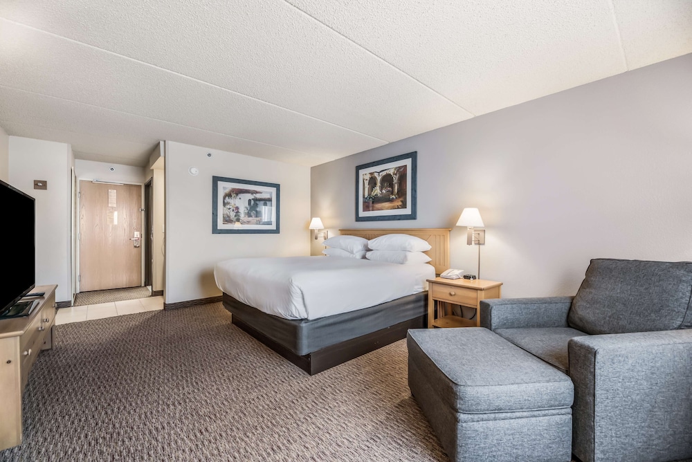 Red Lion Inn and Suites Goodyear Phoenix 16/36