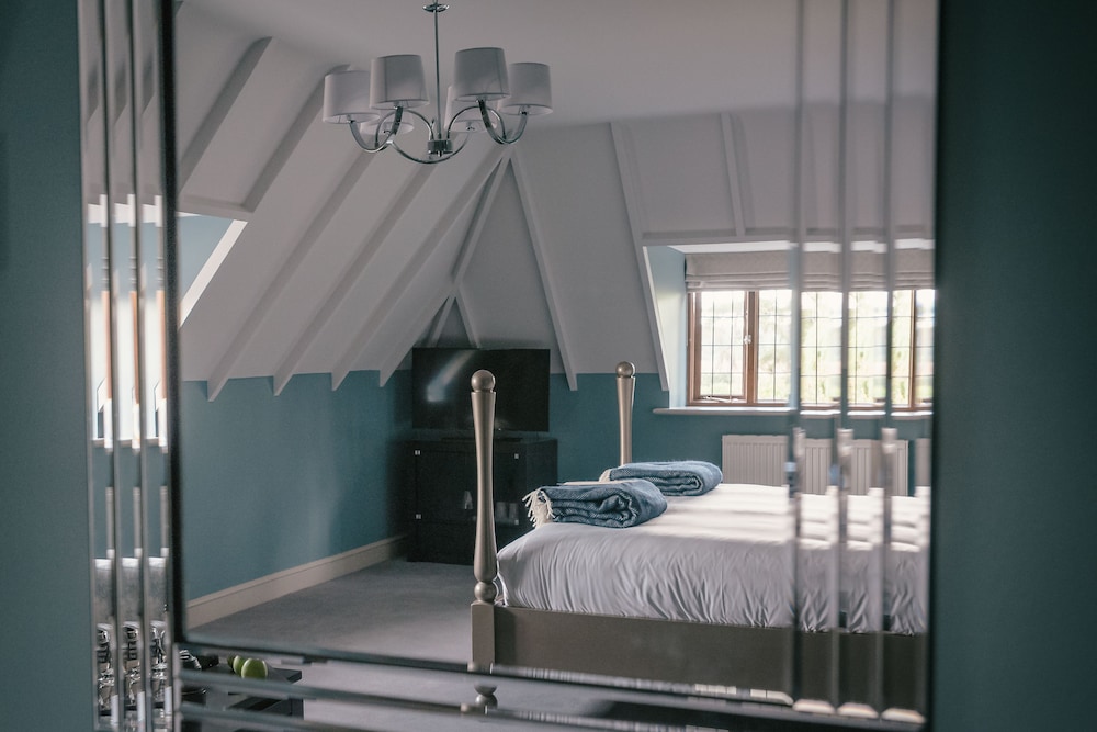 Hogarth S Stone Manor 22/73