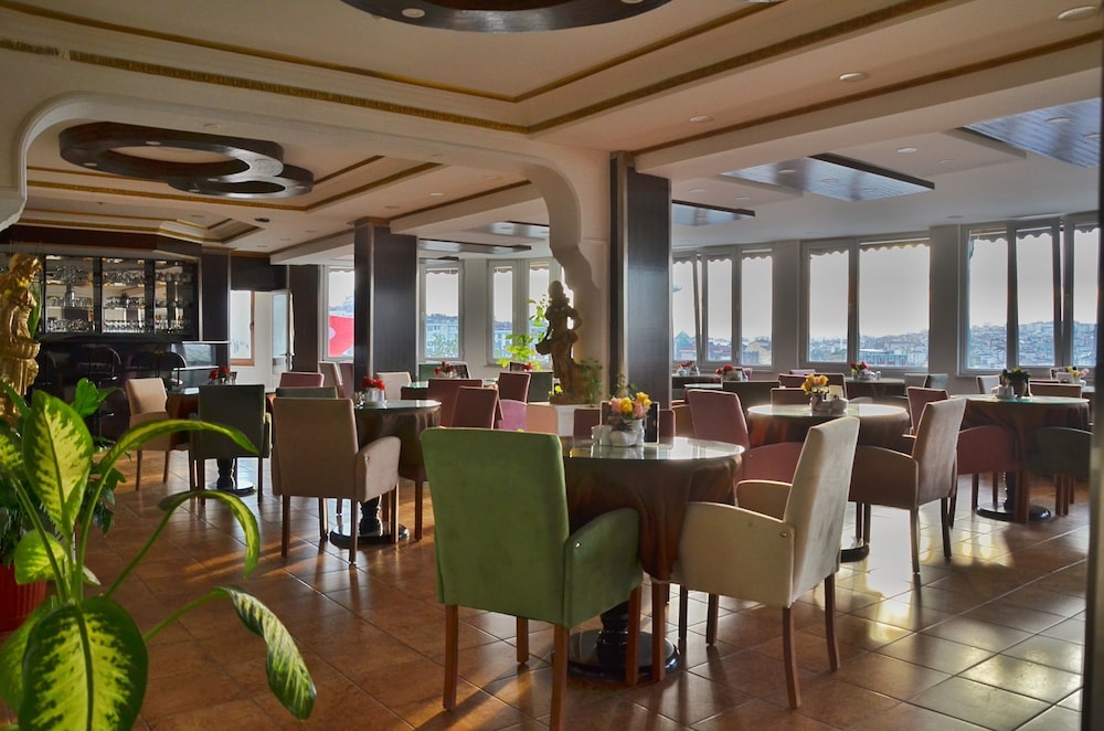 Teras Hotel 24/35