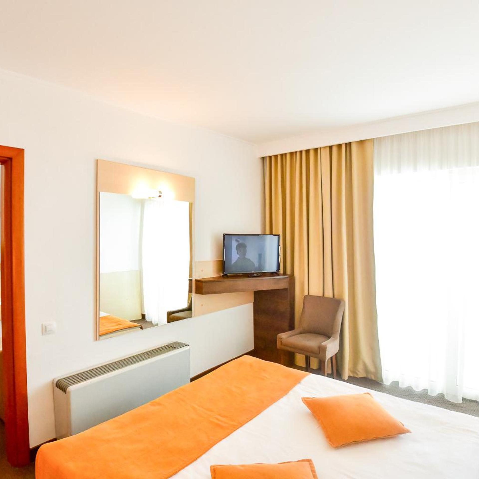 Superior, Suite, Sea Front, Sofa, Junior Suite Building، Zenith Hotel - Conference And Spa - Mamaia Resort 2/6