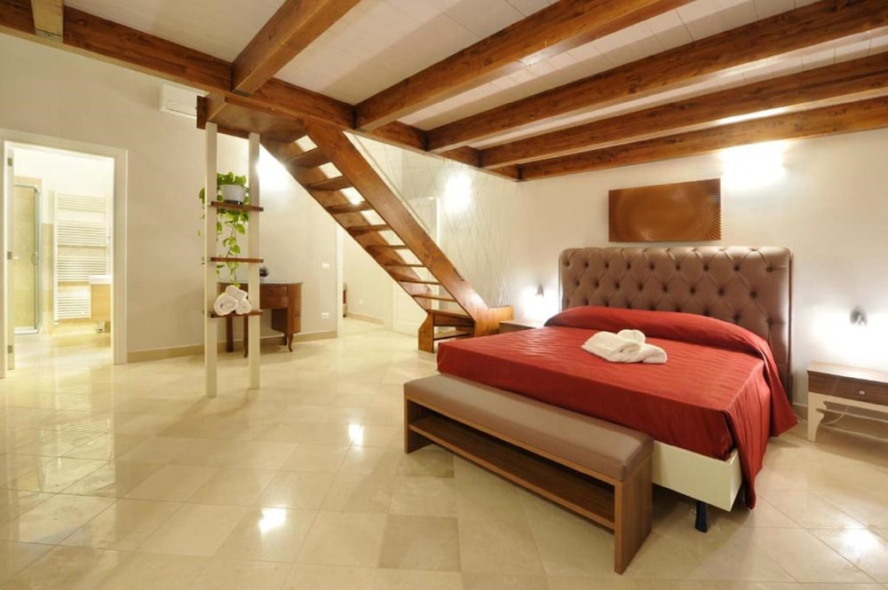 DELUXE, SUITE