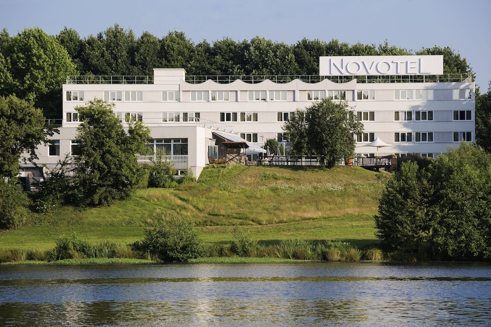 NOVOTEL LIMOGES LE LAC 65/72