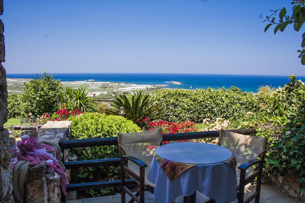 Kavoussi Resort 48/50