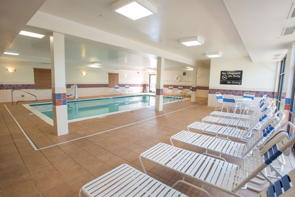 Hampton Inn & Suites Dayton-Airport 14/64