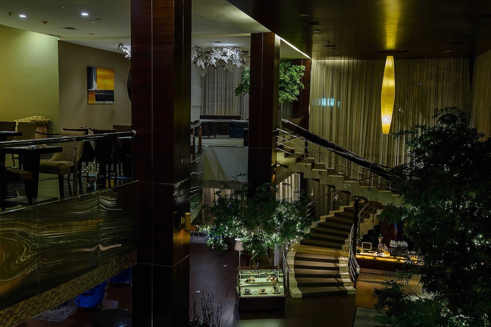 The Arista Hotel 61/74