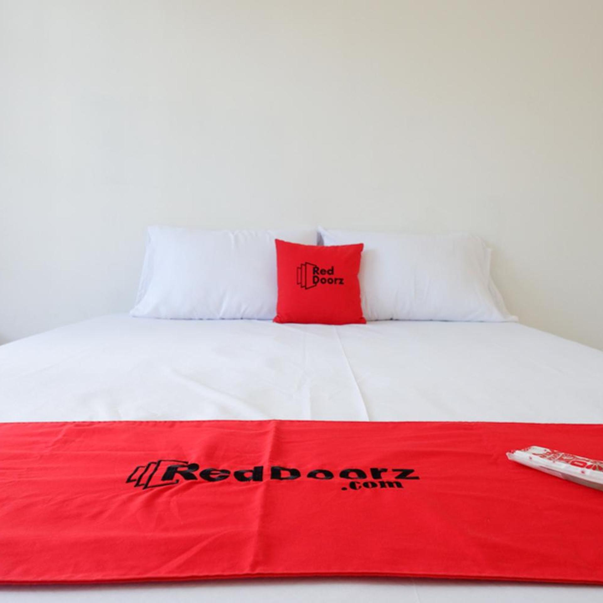 RedDoorz Plus near UMS Solo 27/50