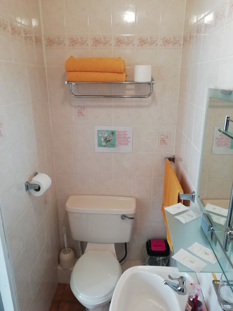 Trianon Guest House 28/30