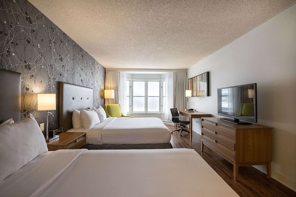Chateau Bromont 6/38
