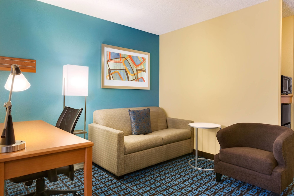 Fairfield Inn Suites Toledo Maumee 23/34