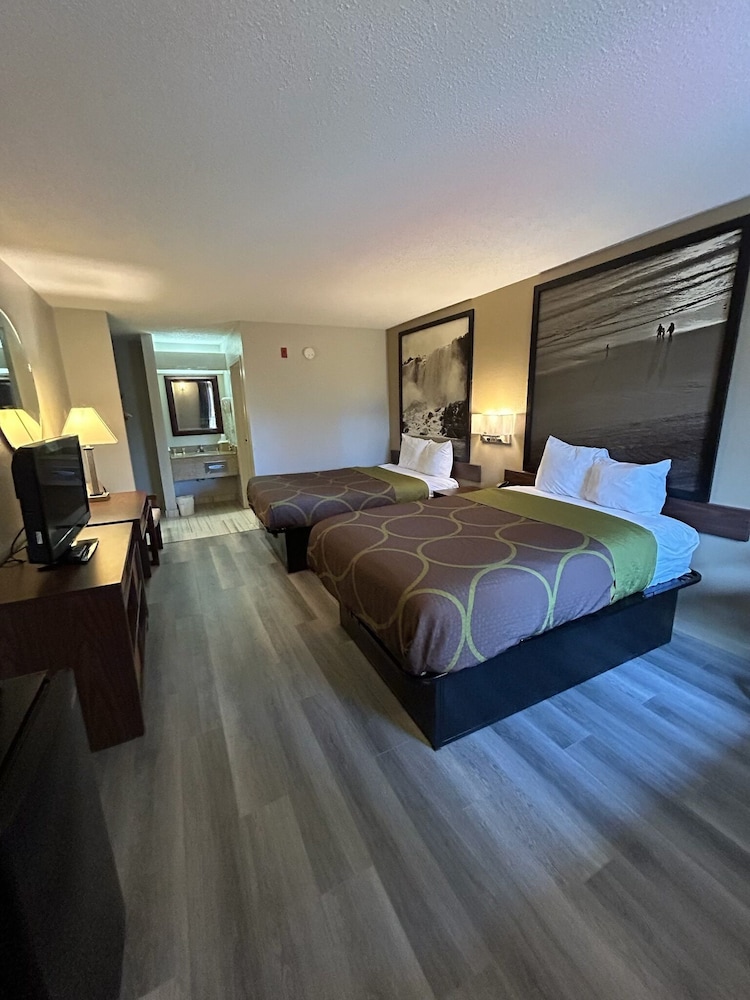 Super 8 by Wyndham Fayetteville 10/39