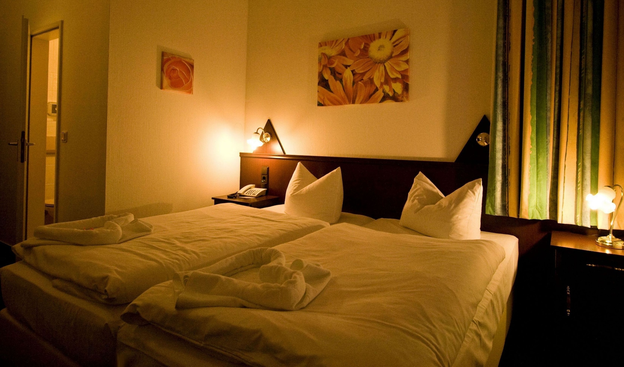 Connecting, Double Bed