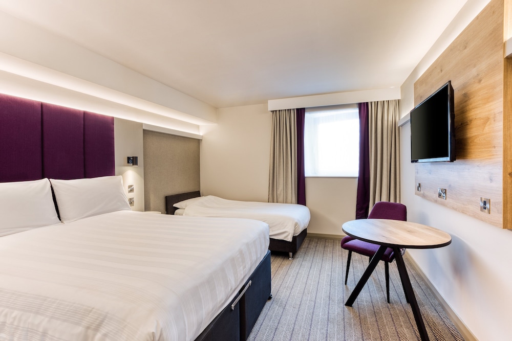 Premier Inn Glasgow Newton Mearns (M77 J4) 13/54