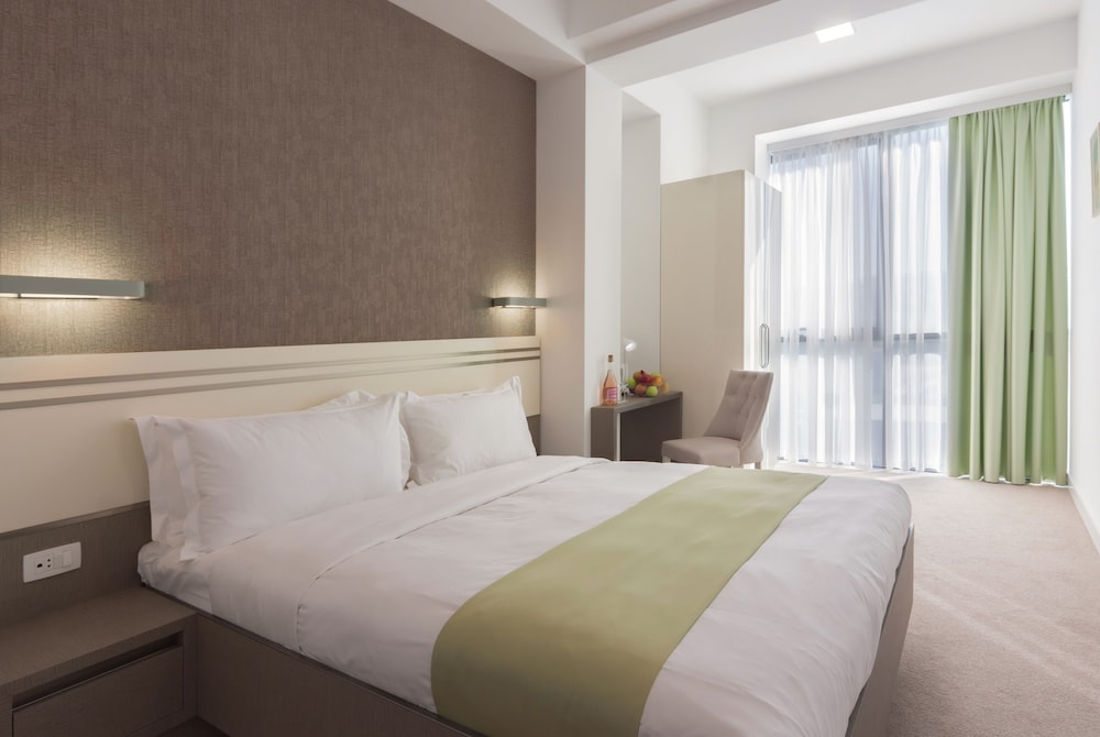 Dave Hotel Yerevan 5/25
