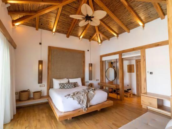 Grand, Overwater, Bungalow, Hot Tub