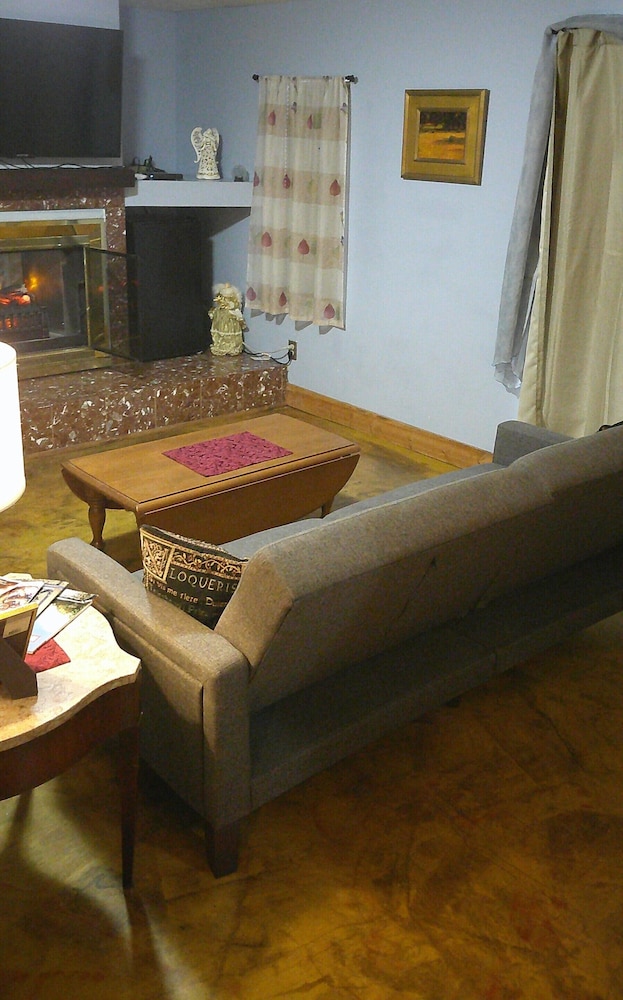 Lil Black Bear Inn 57/74