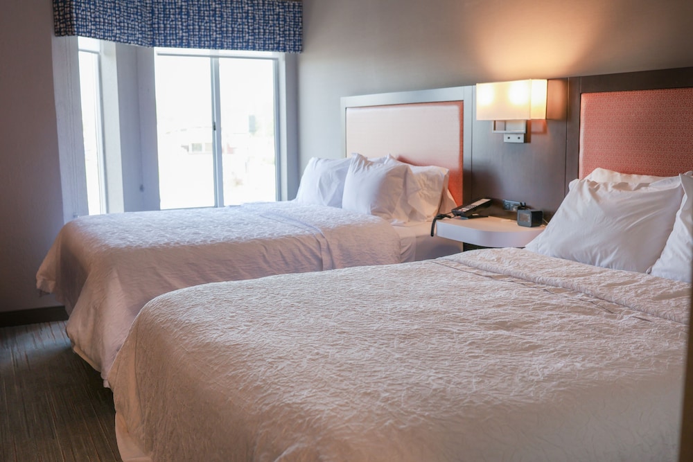 Hampton Inn Suites Scottsburg 26/82