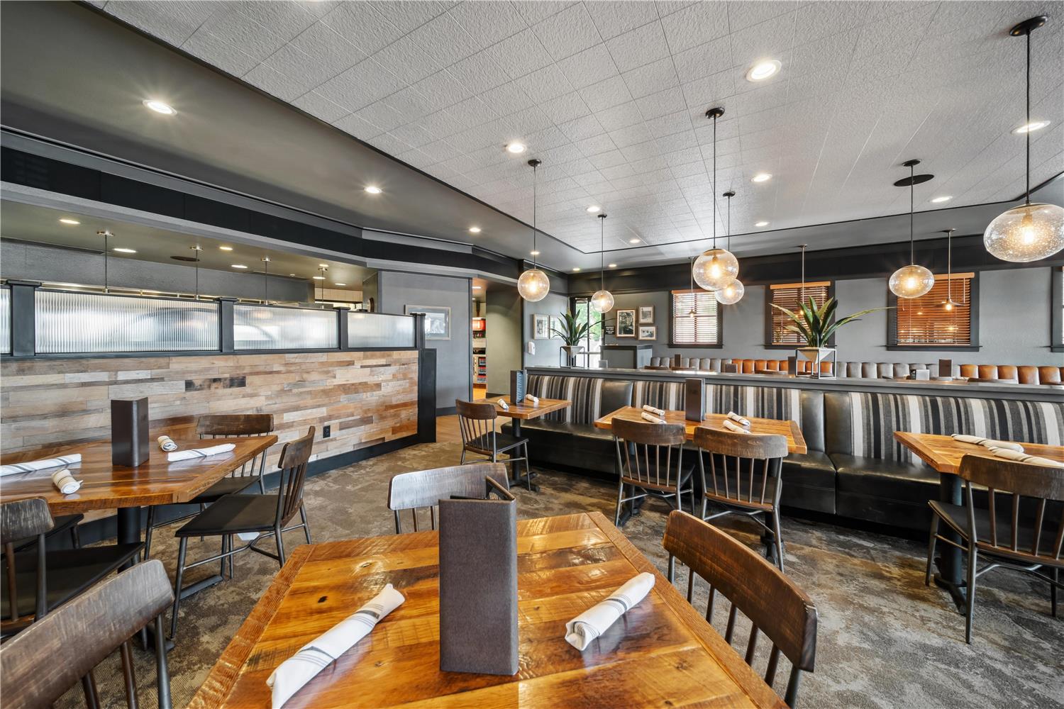 Best Western Plus Hilltop Inn 44/52