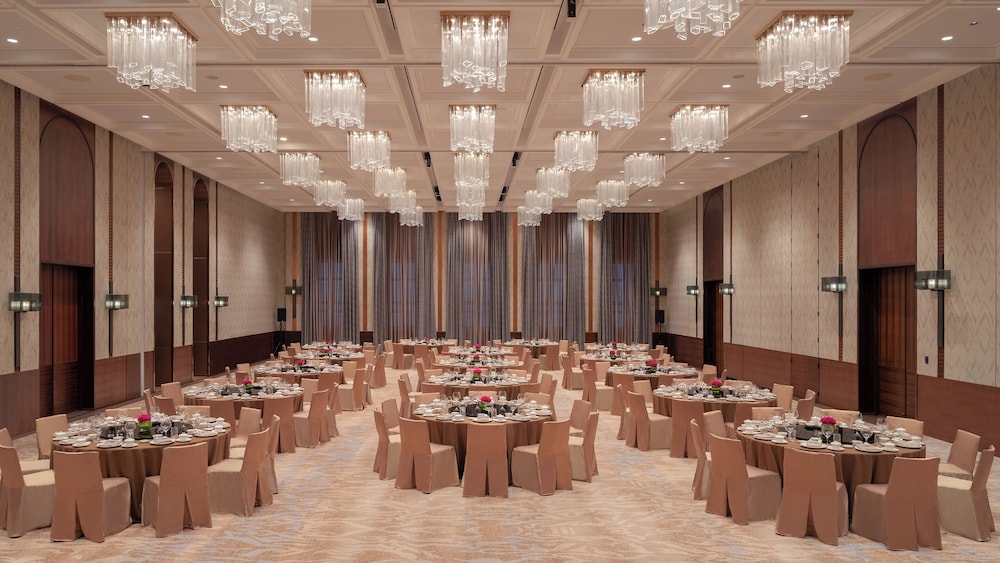 Hyatt Regency Phnom Penh 63/72