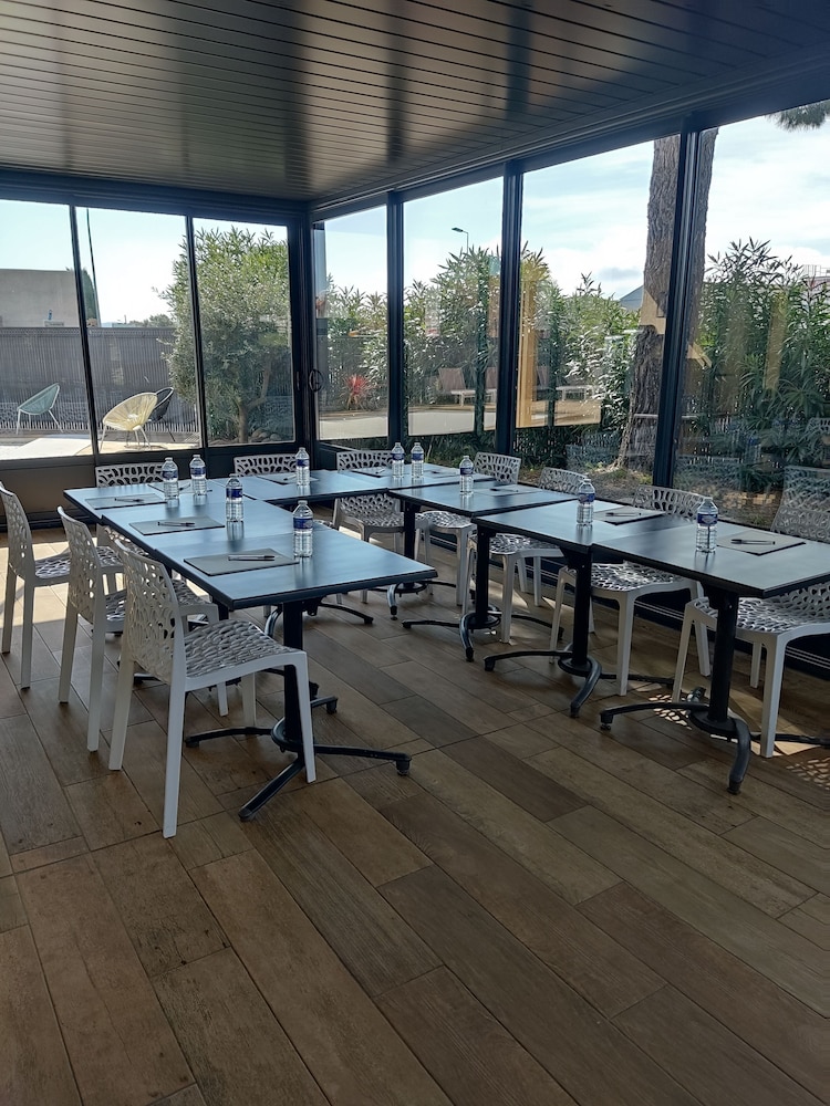 Hotel KYRIAD CARCASSONNE - Aeroport 21/49
