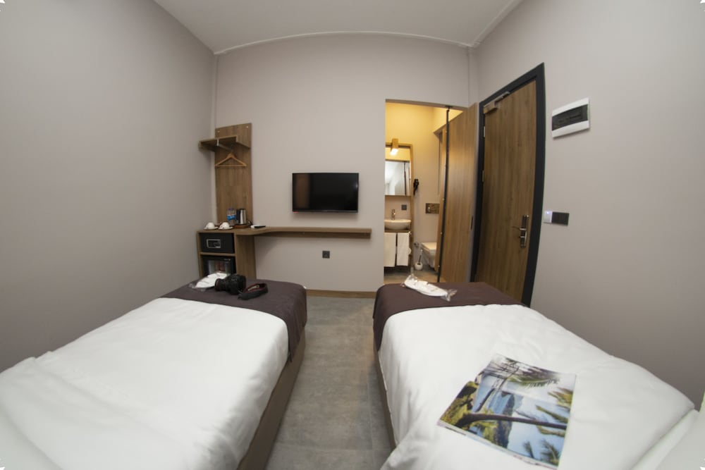 Jurnal Hotel 13/32