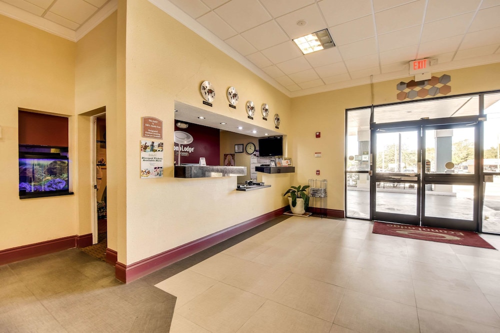 Econo Lodge Tampa near Busch Gardens 4/42