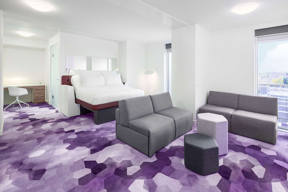 YOTEL Amsterdam, Select by Hilton 32/42