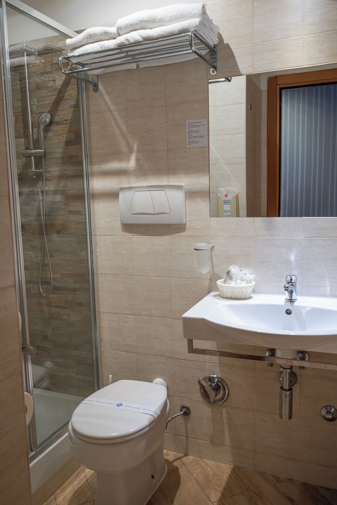 Hotel Lirico Roma 57/63