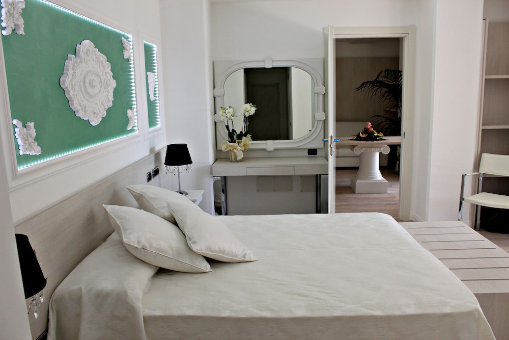 PARADISO HOTEL BOVELACCI 19/68
