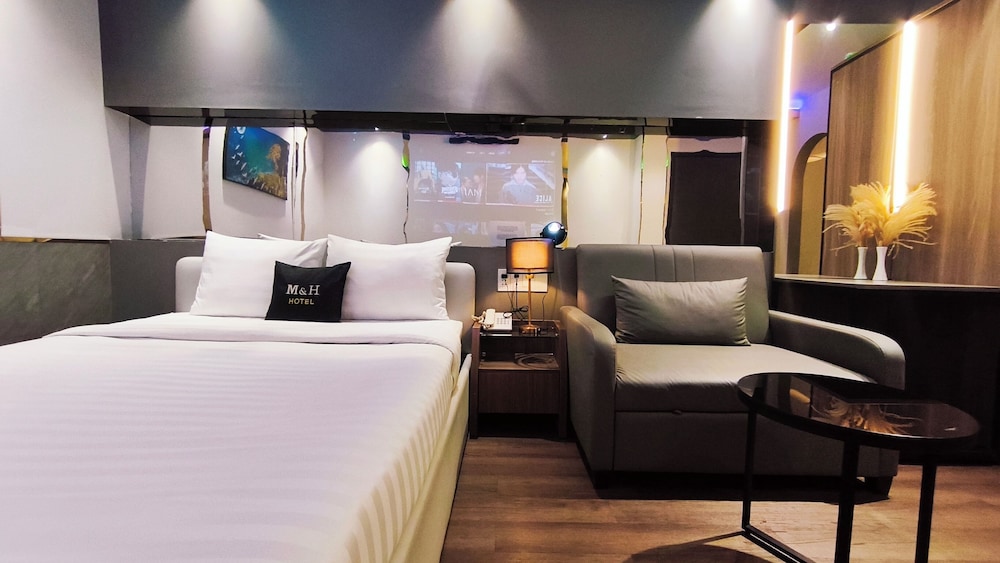 Cinema, Executive, Queen Bed, Sofa