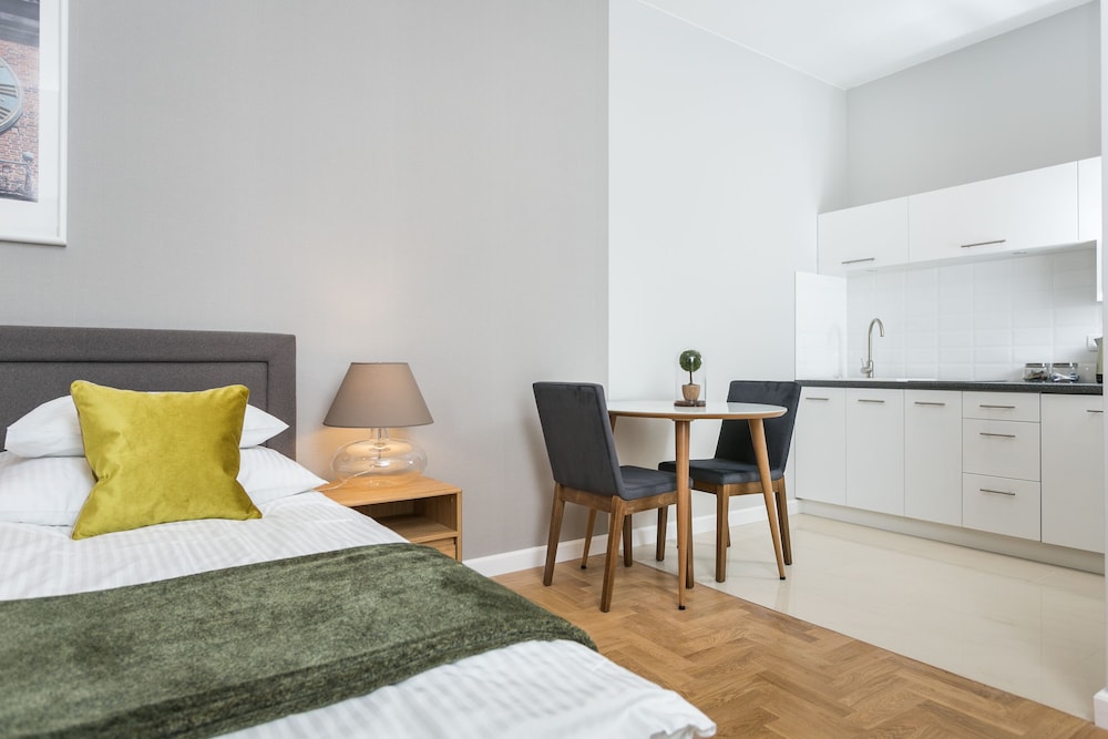 Venetian House Market Square Aparthotel 37/47