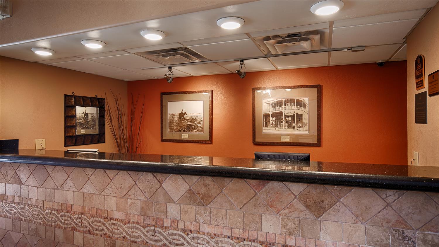 Holiday Inn Express & Suites Phoenix-Tempe 7/22