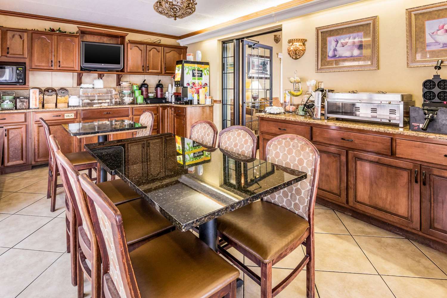 Econo Lodge Inn & Suites Griffin North 4/7