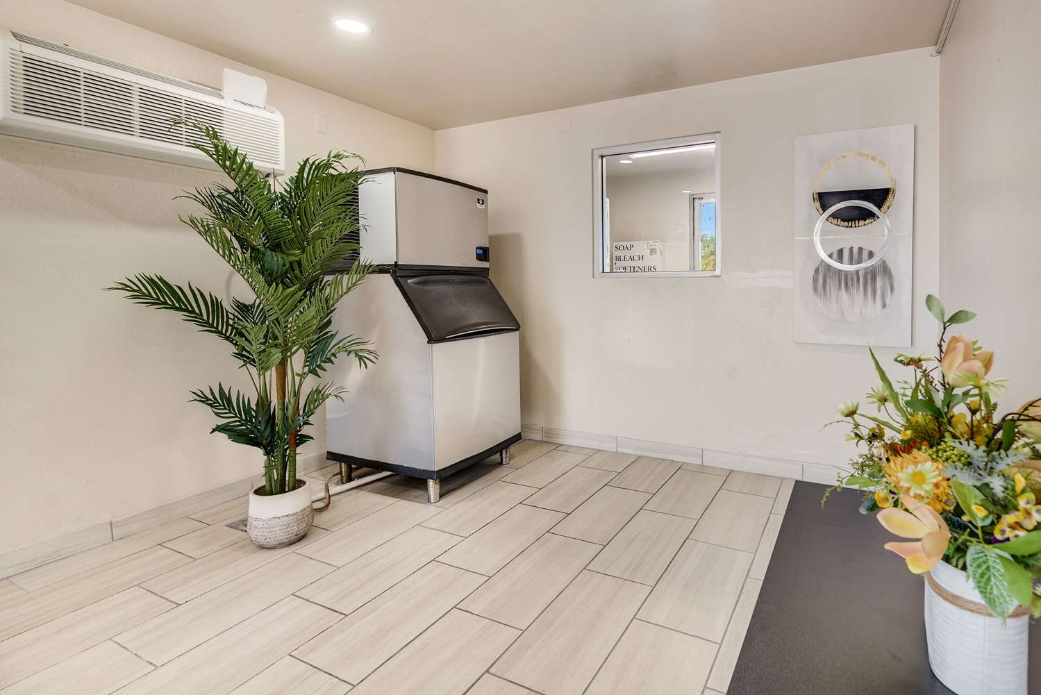 Econo Lodge Stockton near I-5 Fairgrounds 9/21