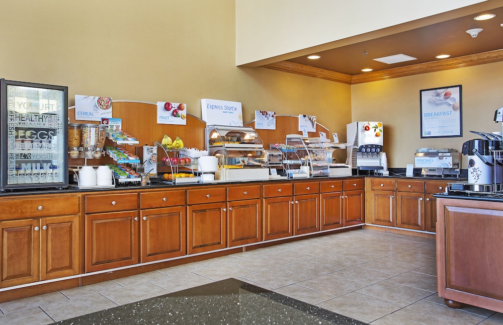 Holiday Inn Express Suites Somerset Central 61/76