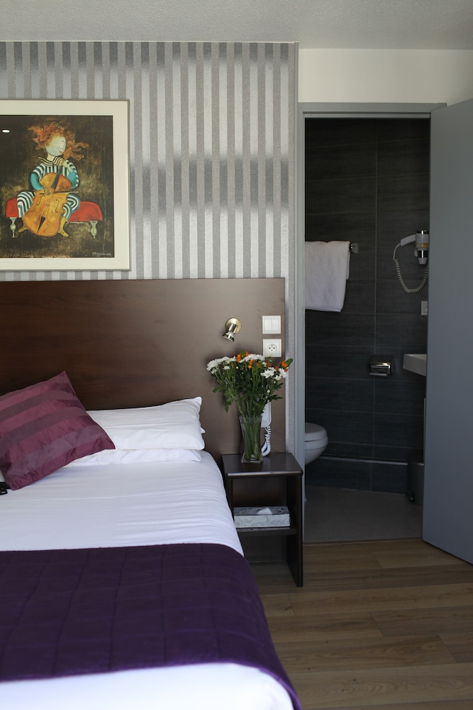 Alane Hotel 18/57