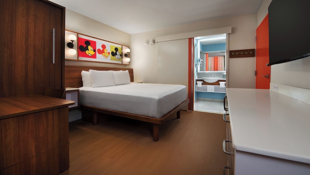 STANDARD, 2 DOUBLE BEDS, ACCESSIBLE