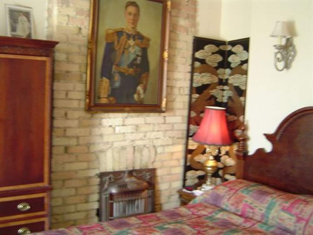 Pimblett's Downtown Toronto B&B 30/47