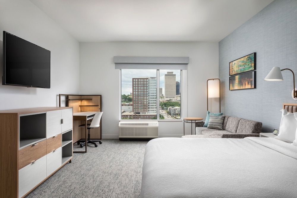STUDIO, KING BED, CITY VIEW